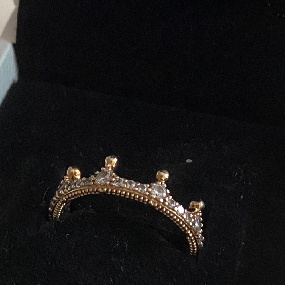Pandora enchanted crown gold ring size 6